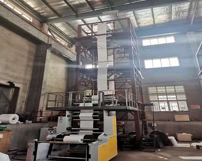 泰兴Three layer coextrusion film blowing machine